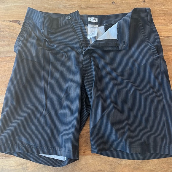 Adidas golf shorts. Worn 2 or 3 times. Size 36 - Picture 1 of 3